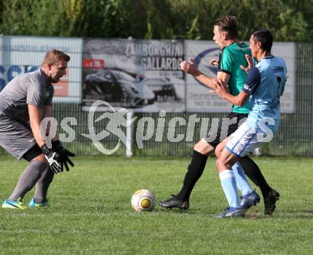 Fussball 1. KLasse D. Eitweg gegen Mittlern.   Serkan Aslan (Eitweg),  Benjamin Reichart, Nico Hrstic, (Mittlern). Eitweg, am 6.9.2020.
Foto: Kuess
---
pressefotos, pressefotografie, kuess, qs, qspictures, sport, bild, bilder, bilddatenbank