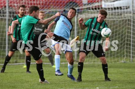 Fussball 1. KLasse D. Eitweg gegen Mittlern.  Serkan Aslan (Eitweg), Marcel Hober, Bernhardt Peteln (Mittlern). Eitweg, am 6.9.2020.
Foto: Kuess
---
pressefotos, pressefotografie, kuess, qs, qspictures, sport, bild, bilder, bilddatenbank