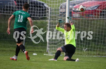 Fussball 1. KLasse D. Eitweg gegen Mittlern.   Stefan Kucher (Eitweg),   Robert Matic (Mittlern). Eitweg, am 6.9.2020.
Foto: Kuess
---
pressefotos, pressefotografie, kuess, qs, qspictures, sport, bild, bilder, bilddatenbank