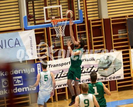 Basketball Austria Cup. KOS Celovec gegen Dornbirn Lions. Andi Smrtnik (KOS Celovec), Mario Tobar Ruiz (Dornbirn). Klagenfurt, am 19.9.2020.
Foto: Kuess
www.qspictures.net

---
pressefotos, pressefotografie, kuess, qs, qspictures, sport, bild, bilder, bilddatenbank