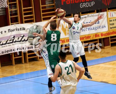 Basketball Austria Cup. KOS Celovec gegen Dornbirn Lions. Tim Huber, Anze Kos (KOS Celovec), Ivica Dodig  (Dornbirn). Klagenfurt, am 19.9.2020.
Foto: Kuess
www.qspictures.net

---
pressefotos, pressefotografie, kuess, qs, qspictures, sport, bild, bilder, bilddatenbank