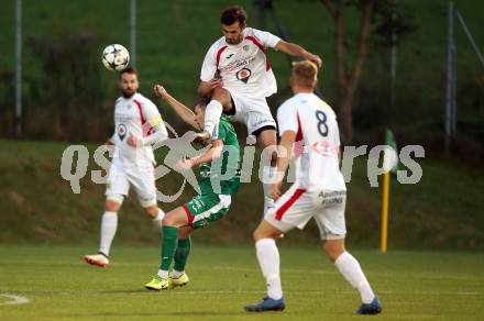 Fussball Kaerntner Liga. Lendorf gegen Gmuend. Dominik Heinrich Johann Obweger (Lendorf), Juro Kovacic (Gmuend). Lendorf, am 19.9.2020.
Foto: Kuess
---
pressefotos, pressefotografie, kuess, qs, qspictures, sport, bild, bilder, bilddatenbank