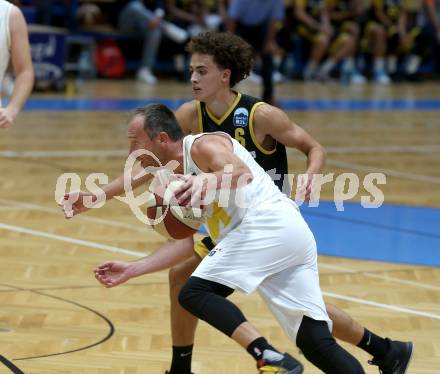 Basketball Austria Cup. Woerthersee Piraten gegen Fuerstenfeld Panthers.  Samo Udrih (Piraten), Lukas Hahn (Fuerstenfeld). Klagenfurt, am 20.9.2020.
Foto: Kuess
www.qspictures.net

---
pressefotos, pressefotografie, kuess, qs, qspictures, sport, bild, bilder, bilddatenbank
