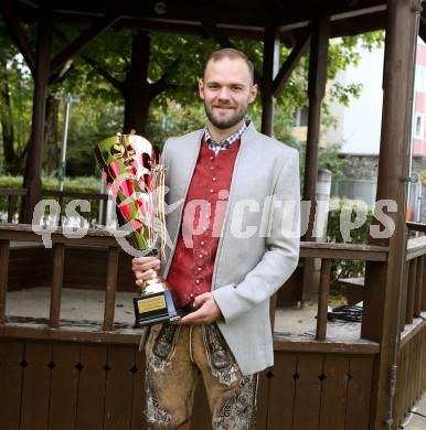 Ehrung Eishockey Sportler des Jahres 2020.  David Madlener. Klagenfurt, 21.9.2020.
Foto: Kuess
---
pressefotos, pressefotografie, kuess, qs, qspictures, sport, bild, bilder, bilddatenbank
