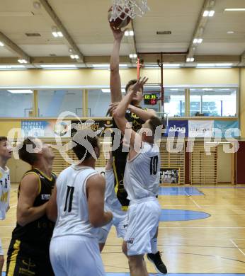 Basketball Austria Cup. Woerthersee Piraten gegen Fuerstenfeld Panthers.  Martin Bajc (Piraten), Roland Reinelt (Fuerstenfeld). Klagenfurt, am 20.9.2020.
Foto: Kuess
www.qspictures.net

---
pressefotos, pressefotografie, kuess, qs, qspictures, sport, bild, bilder, bilddatenbank