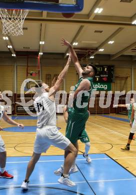 Basketball Zweite Liga 2020/2021. Grunddurchgang 1. Runde. Woerthersee Piraten gegen KOS Celovec. Maximilian Kunovjanek (Piraten), Marin Sliskovic (KOS Celovec). Klagenfurt, am 26.9.2020.
Foto: Kuess
www.qspictures.net

---
pressefotos, pressefotografie, kuess, qs, qspictures, sport, bild, bilder, bilddatenbank