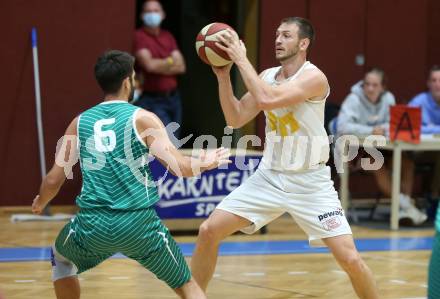 Basketball Zweite Liga 2020/2021. Grunddurchgang 1. Runde. Woerthersee Piraten gegen KOS Celovec. Maximilian Kunovjanek (Piraten), Daniel Gspandl (KOS Celovec). Klagenfurt, am 26.9.2020.
Foto: Kuess
www.qspictures.net

---
pressefotos, pressefotografie, kuess, qs, qspictures, sport, bild, bilder, bilddatenbank
