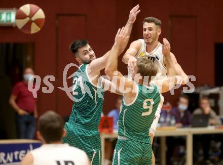 Basketball Zweite Liga 2020/2021. Grunddurchgang 1. Runde. Woerthersee Piraten gegen KOS Celovec. Martin Bajc (Piraten), Marin Sliskovic, Tim Huber (KOS Celovec). Klagenfurt, am 26.9.2020.
Foto: Kuess
www.qspictures.net

---
pressefotos, pressefotografie, kuess, qs, qspictures, sport, bild, bilder, bilddatenbank