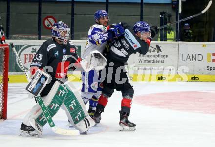 EBEL. Eishockey Bundesliga. VSV gegen HC TWK Innsbruck. Julian Kornelli   (VSV), Thomas Edward McCollum, Lukas Jaunegg (Innsbruck). Villach, am 27.9.2020.
Foto: Kuess
www.qspictures.net
---
pressefotos, pressefotografie, kuess, qs, qspictures, sport, bild, bilder, bilddatenbank