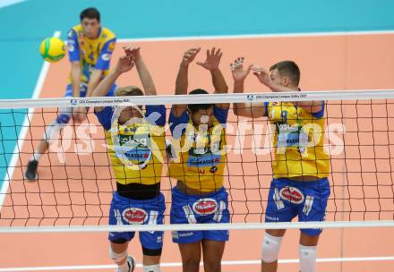 Volleyball. CEV Champions League Volley 2021 - Men First Round. SK Zadruga Aich/Dob gegen Dinamo Moscow. Blazej Podlesny, Victor Hugo Miranda de Alcantara, Konrad Dariusz Formela  (Aich/Dob). Bleiburg, am 29.9.2020.
Foto: Kuess
www.qspictures.net
---
pressefotos, pressefotografie, kuess, qs, qspictures, sport, bild, bilder, bilddatenbank