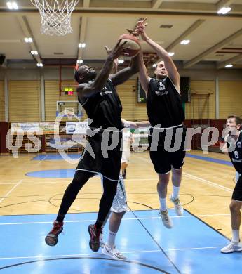 Basketball Zweite Liga 2020/2021. Grunddurchgang 2. Runde. KOS Celovec gegen RAIDERS Tirol. Maximilian Kropf (KOS Celovec), Nemanja Markovic (Tirol). Klagenfurt, am 3.10.2020.
Foto: Kuess
www.qspictures.net

---
pressefotos, pressefotografie, kuess, qs, qspictures, sport, bild, bilder, bilddatenbank