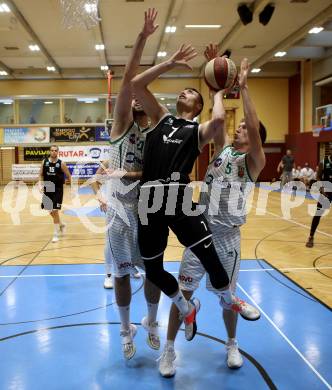 Basketball Zweite Liga 2020/2021. Grunddurchgang 2. Runde. KOS Celovec gegen RAIDERS Tirol. Marin Sliskovic, Andi Smrtnik (KOS Celovec), Rene Gradolnik (Tirol). Klagenfurt, am 3.10.2020.
Foto: Kuess
www.qspictures.net

---
pressefotos, pressefotografie, kuess, qs, qspictures, sport, bild, bilder, bilddatenbank