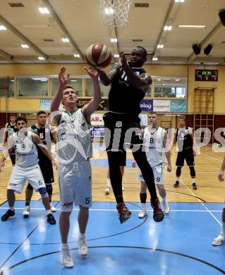 Basketball Zweite Liga 2020/2021. Grunddurchgang 2. Runde. KOS Celovec gegen RAIDERS Tirol. Andi Smrtnik (KOS Celovec),  John Franklyn Gardiner (Tirol). Klagenfurt, am 3.10.2020.
Foto: Kuess
www.qspictures.net

---
pressefotos, pressefotografie, kuess, qs, qspictures, sport, bild, bilder, bilddatenbank