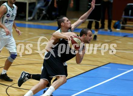 Basketball Zweite Liga 2020/2021. Grunddurchgang 2. Runde. KOS Celovec gegen RAIDERS Tirol. Anze Kos (KOS Celovec),  Oliver Vujakovic (Tirol). Klagenfurt, am 3.10.2020.
Foto: Kuess
www.qspictures.net

---
pressefotos, pressefotografie, kuess, qs, qspictures, sport, bild, bilder, bilddatenbank