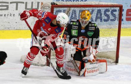 EBEL. Eishockey Bundesliga. KAC gegen	Moser Medical Graz99ers. Rok Ticar,  (KAC), Felix Nussbacher (Graz). Klagenfurt, am 4.10.2020.
Foto: Kuess
www.qspictures.net

---
pressefotos, pressefotografie, kuess, qs, qspictures, sport, bild, bilder, bilddatenbank