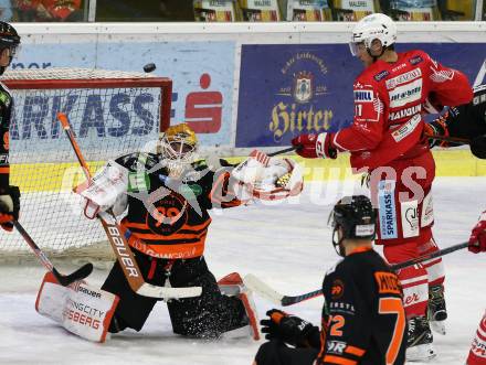 EBEL. Eishockey Bundesliga. KAC gegen	Moser Medical Graz99ers. Lukas haudum,  (KAC), Felix Nussbacher (Graz). Klagenfurt, am 4.10.2020.
Foto: Kuess
www.qspictures.net

---
pressefotos, pressefotografie, kuess, qs, qspictures, sport, bild, bilder, bilddatenbank