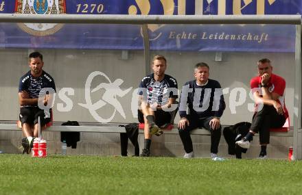 Fussball 2. Liga. SK Austria Klagenfurt gegen FAC Wien. Co-Trainer Sandro Zakany, Co-Trainer Martin Lassnig, Matthias Imhof, Trainer Robert Micheu (Klagenfurt). Klagenfurt, am 4.10.2020.
Foto: Kuess
www.qspictures.net
---
pressefotos, pressefotografie, kuess, qs, qspictures, sport, bild, bilder, bilddatenbank