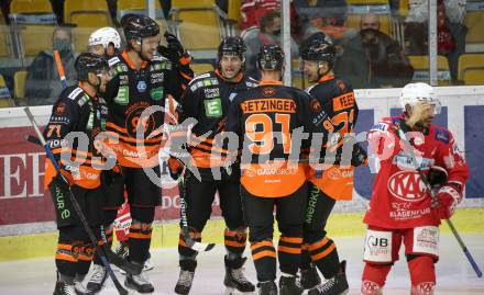 EBEL. Eishockey Bundesliga. KAC gegen	Moser Medical Graz99ers.  Torjubel Michael dennis Rasmussen, Joel Broda, Samuel Hunter Fejes, Erik Kirchschlaeger, Oliver Setzinger (Graz). Klagenfurt, am 4.10.2020.
Foto: Kuess
www.qspictures.net

---
pressefotos, pressefotografie, kuess, qs, qspictures, sport, bild, bilder, bilddatenbank