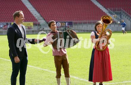 Fussball 2. Liga. SK Austria Klagenfurt gegen FAC Wien. Christian Rosenzopf, Leopold und Hannah. Klagenfurt, am 4.10.2020.
Foto: Kuess
www.qspictures.net
---
pressefotos, pressefotografie, kuess, qs, qspictures, sport, bild, bilder, bilddatenbank