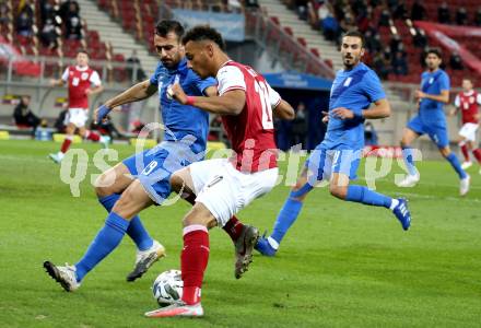 Fussball Laenderspiel. Oesterreich gegen Griechenland. Karim Onisiwo,  (Oesterreich), Efstratios Svarnas (Griechenland). Klagenfurt Woerthersee Stadion, am 7.10.2020.
Foto: Kuess
www.qspictures.net
---
pressefotos, pressefotografie, kuess, qs, qspictures, sport, bild, bilder, bilddatenbank