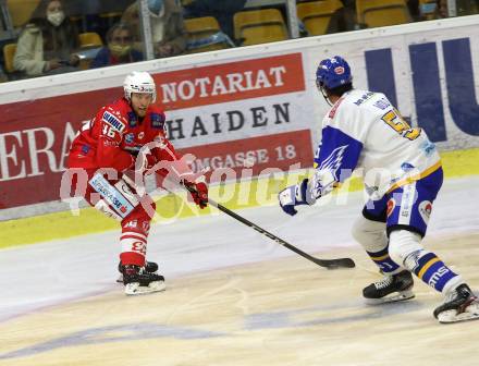 EBEL. Eishockey Bundesliga. KAC gegen	VSV. Johannes Bischofberger,  (KAC), Wolf Raphael (VSV). Klagenfurt, am 9.10.2020.
Foto: Kuess
www.qspictures.net

---
pressefotos, pressefotografie, kuess, qs, qspictures, sport, bild, bilder, bilddatenbank