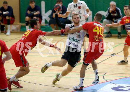 Handball. HLA. SC Kelag Ferlach gegen UHK Krems. Matic Kotar, (Ferlach),  Gabor Hajdu, Oliver Nikic  (Krems). Ferlach, am 9.10.2020.
Foto: Kuess
---
pressefotos, pressefotografie, kuess, qs, qspictures, sport, bild, bilder, bilddatenbank