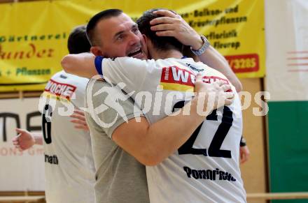 Handball. HLA. SC Kelag Ferlach gegen UHK Krems. Jubel Trainer Uros Serbec, Dean Pomorisac (Ferlach). Ferlach, am 9.10.2020.
Foto: Kuess
---
pressefotos, pressefotografie, kuess, qs, qspictures, sport, bild, bilder, bilddatenbank