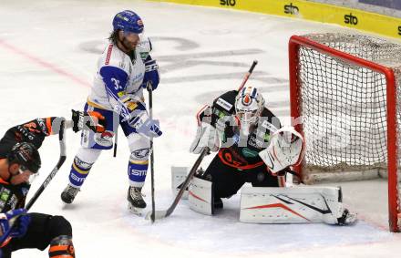 EBEL. Eishockey Bundesliga. VSV gegen Moser Medical Graz99ers.   Martin Ulmer, (VSV), Olivier Rodrigue  (Graz). Villach, am 11.10.2020.
Foto: Kuess
www.qspictures.net
---
pressefotos, pressefotografie, kuess, qs, qspictures, sport, bild, bilder, bilddatenbank
