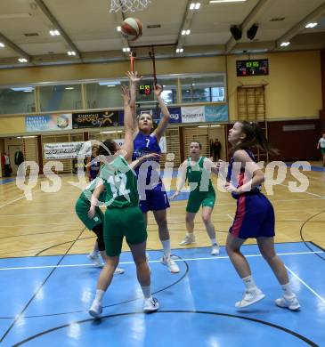 Basketball Damen Superliga 2020/2021. Grunddurchgang 2. Runde.  KOS Celovec Damen gegen UBSC-DBBC Graz. Anna Kowatsch, Patricia Struhar, Alina Seher (KOS Celovec), Elisabeth Dudau, Ajla Meskic (Graz). Klagenfurt, am 11.10.2020.
Foto: Kuess
www.qspictures.net

---
pressefotos, pressefotografie, kuess, qs, qspictures, sport, bild, bilder, bilddatenbank