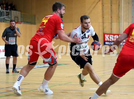 Handball. HLA. SC Kelag Ferlach gegen UHK Krems. Matic Kotar,  (Ferlach),  Fabian Posch (Krems). Ferlach, am 9.10.2020.
Foto: Kuess
---
pressefotos, pressefotografie, kuess, qs, qspictures, sport, bild, bilder, bilddatenbank