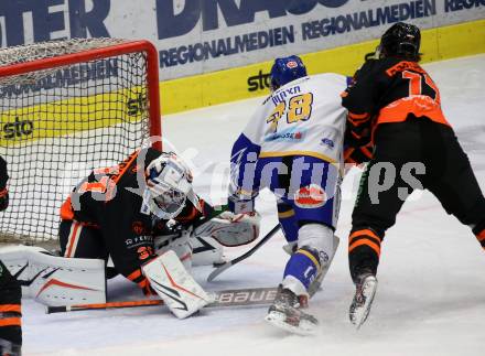EBEL. Eishockey Bundesliga. VSV gegen Moser Medical Graz99ers.  Felix Maxa,  (VSV), Olivier Rodrigue (Graz). Villach, am 11.10.2020.
Foto: Kuess
www.qspictures.net
---
pressefotos, pressefotografie, kuess, qs, qspictures, sport, bild, bilder, bilddatenbank