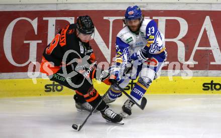 EBEL. Eishockey Bundesliga. VSV gegen Moser Medical Graz99ers.  Martin Ulmer,  (VSV), Parker MacKay (Graz). Villach, am 11.10.2020.
Foto: Kuess
www.qspictures.net
---
pressefotos, pressefotografie, kuess, qs, qspictures, sport, bild, bilder, bilddatenbank