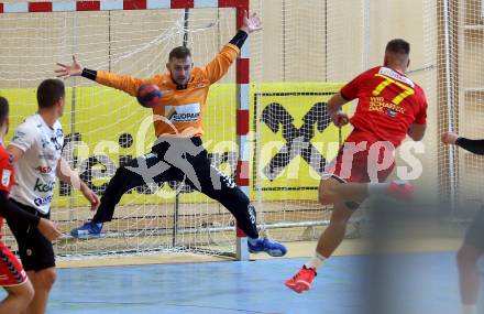 Handball. HLA. SC Kelag Ferlach gegen UHK Krems. Ziga Urbic,  (Ferlach),  Gasper Hrastnik (Krems). Ferlach, am 9.10.2020.
Foto: Kuess
---
pressefotos, pressefotografie, kuess, qs, qspictures, sport, bild, bilder, bilddatenbank