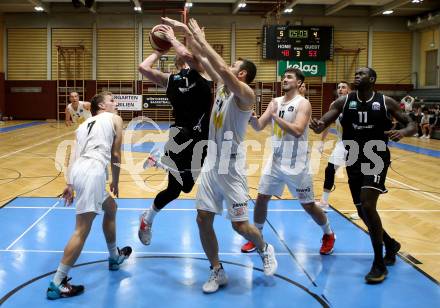 Basketball Zweite Liga 2020/2021. Grunddurchgang 3. Runde. Woerthersee Piraten gegen  RAIDERS Tirol. Lukas Simoner, Maximilian Kunovjanek, Christof Gspandl (Piraten), Rene Gradolnik, John Franklyn Gardiner  (Tirol). Klagenfurt, am 10.10.2020.
Foto: Kuess
www.qspictures.net

---
pressefotos, pressefotografie, kuess, qs, qspictures, sport, bild, bilder, bilddatenbank