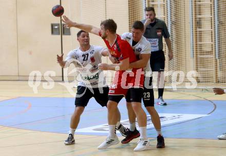 Handball. HLA. SC Kelag Ferlach gegen UHK Krems. Blaz Klec,  Rok Golcar (Ferlach),  Fabian Posch (Krems). Ferlach, am 9.10.2020.
Foto: Kuess
---
pressefotos, pressefotografie, kuess, qs, qspictures, sport, bild, bilder, bilddatenbank