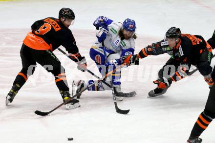 EBEL. Eishockey Bundesliga. VSV gegen Moser Medical Graz99ers. Patrick Bjorkstrand,   (VSV), Parker MacKay, Mario Altmann (Graz). Villach, am 11.10.2020.
Foto: Kuess
www.qspictures.net
---
pressefotos, pressefotografie, kuess, qs, qspictures, sport, bild, bilder, bilddatenbank