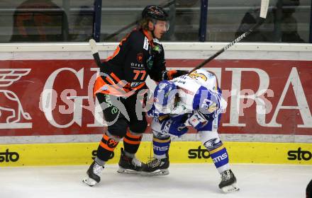 EBEL. Eishockey Bundesliga. VSV gegen Moser Medical Graz99ers.  Martin Ulmer,  (VSV), Philipp Lindner (Graz). Villach, am 11.10.2020.
Foto: Kuess
www.qspictures.net
---
pressefotos, pressefotografie, kuess, qs, qspictures, sport, bild, bilder, bilddatenbank