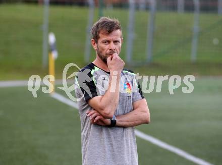 Fussball. 2. Klasse A. Spittal/Drau 1b gegen Ainet.  Trainer Bernd Erich Amoser (Ainet). Spittal, 10.10.2020.
Foto: Kuess
---
pressefotos, pressefotografie, kuess, qs, qspictures, sport, bild, bilder, bilddatenbank