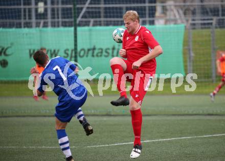 Fussball. 2. Klasse A. Spittal/Drau 1b gegen Ainet. Christoph Mueller (Spittal),  Emanuel Johannes Lenzhofer  (Ainet). Spittal, 10.10.2020.
Foto: Kuess
---
pressefotos, pressefotografie, kuess, qs, qspictures, sport, bild, bilder, bilddatenbank