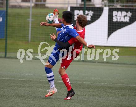 Fussball. 2. Klasse A. Spittal/Drau 1b gegen Ainet. Kai-Jonas Tscheru (Spittal),  Chirawat Kareerat (Ainet). Spittal, 10.10.2020.
Foto: Kuess
---
pressefotos, pressefotografie, kuess, qs, qspictures, sport, bild, bilder, bilddatenbank