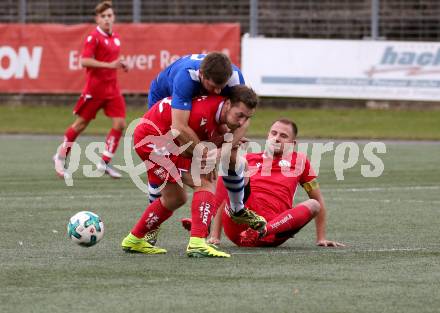 Fussball. 2. Klasse A. Spittal/Drau 1b gegen Ainet. Dominik Pichelkastner, Emanuel Salcher  (Spittal),  Raphael Lang  (Ainet). Spittal, 10.10.2020.
Foto: Kuess
---
pressefotos, pressefotografie, kuess, qs, qspictures, sport, bild, bilder, bilddatenbank