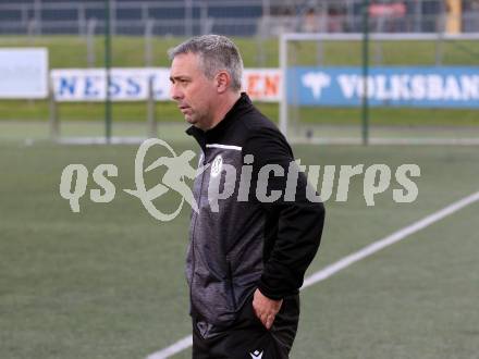 Fussball. 2. Klasse A. Spittal/Drau 1b gegen Ainet. Trainer Arno Krall  (Spittal). Spittal, 10.10.2020.
Foto: Kuess
---
pressefotos, pressefotografie, kuess, qs, qspictures, sport, bild, bilder, bilddatenbank