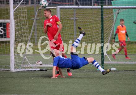 Fussball. 2. Klasse A. Spittal/Drau 1b gegen Ainet. Dominik Pichelkastner  (Spittal),  Mathias Jost   (Ainet). Spittal, 10.10.2020.
Foto: Kuess
---
pressefotos, pressefotografie, kuess, qs, qspictures, sport, bild, bilder, bilddatenbank