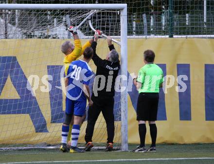 Fussball. 2. Klasse A. Spittal/Drau 1b gegen Ainet.  Lukas Kuehr, Simon Christof Oblasser (Ainet). Spittal, 10.10.2020.
Foto: Kuess
---
pressefotos, pressefotografie, kuess, qs, qspictures, sport, bild, bilder, bilddatenbank