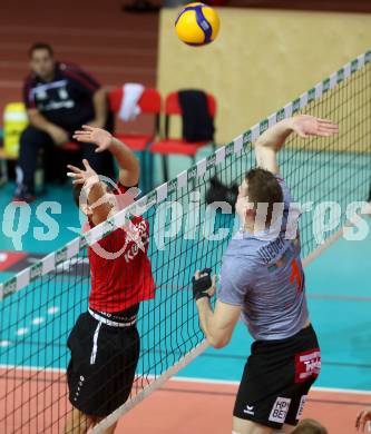 Volleyball Bundesliga. Woerthersee Loewen gegen UVC Ried. FRUEHBAUER Simon (Woerthersee Loewen), HOBERN George  (UVC Ried).  Klagenfurt, am 7.11.2020.
Foto: Kuess
---
pressefotos, pressefotografie, kuess, qs, qspictures, sport, bild, bilder, bilddatenbank