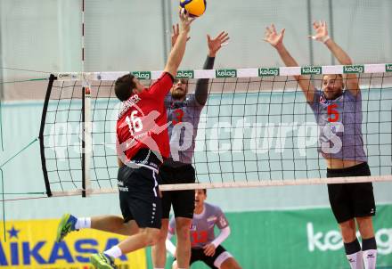 Volleyball Bundesliga. Woerthersee Loewen gegen UVC Ried. FRUEHBAUER Simon (Woerthersee Loewen), KONRAD Caleb, GUTSJAHR Lukas Andreas  (UVC Ried).  Klagenfurt, am 7.11.2020.
Foto: Kuess
---
pressefotos, pressefotografie, kuess, qs, qspictures, sport, bild, bilder, bilddatenbank
