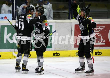 EBEL. Eishockey Bundesliga. VSV gegen Dornbirn Bulldogs.  Torjubel Devin Brosseau, Daniel Woger, Matthew MacKenzie (Dornbirn). Villach, am 10.11.2020.
Foto: Kuess
www.qspictures.net
---
pressefotos, pressefotografie, kuess, qs, qspictures, sport, bild, bilder, bilddatenbank