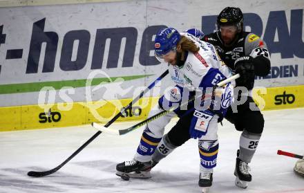 EBEL. Eishockey Bundesliga. VSV gegen Dornbirn Bulldogs.  Patrick Bjorkstrand, (VSV), William Charles Rapuzzi  (Dornbirn). Villach, am 10.11.2020.
Foto: Kuess
www.qspictures.net
---
pressefotos, pressefotografie, kuess, qs, qspictures, sport, bild, bilder, bilddatenbank