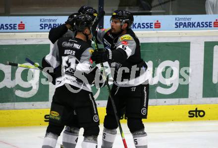 EBEL. Eishockey Bundesliga. VSV gegen Dornbirn Bulldogs.  Torjubel Devin Brosseau, Daniel Woger, Matthew MacKenzie (Dornbirn). Villach, am 10.11.2020.
Foto: Kuess
www.qspictures.net
---
pressefotos, pressefotografie, kuess, qs, qspictures, sport, bild, bilder, bilddatenbank