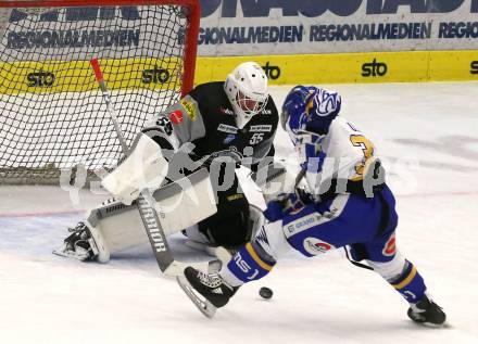 EBEL. Eishockey Bundesliga. VSV gegen Dornbirn Bulldogs.  Martin Ulmer,  (VSV),  Oskar Oestlund (Dornbirn). Villach, am 10.11.2020.
Foto: Kuess
www.qspictures.net
---
pressefotos, pressefotografie, kuess, qs, qspictures, sport, bild, bilder, bilddatenbank